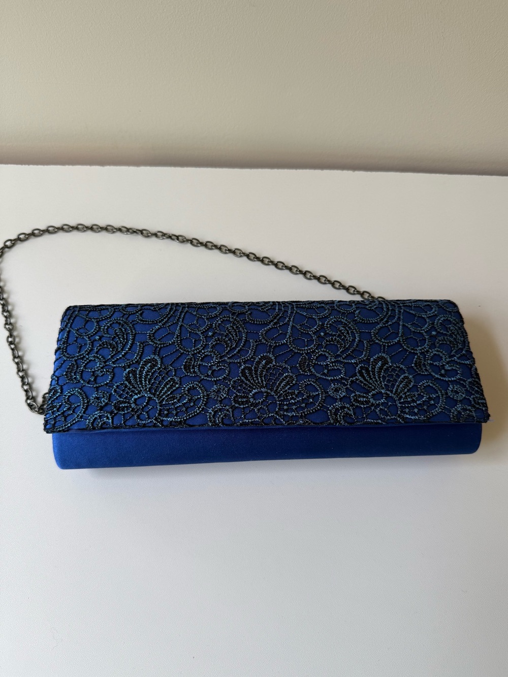 Elegant Blue Beaded Floral Clutch with Chain Strap